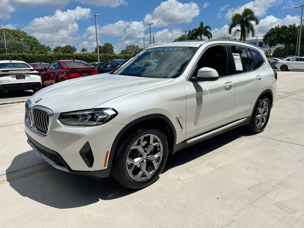 Used 2024 White Metallic BMW xDrive30i image 3