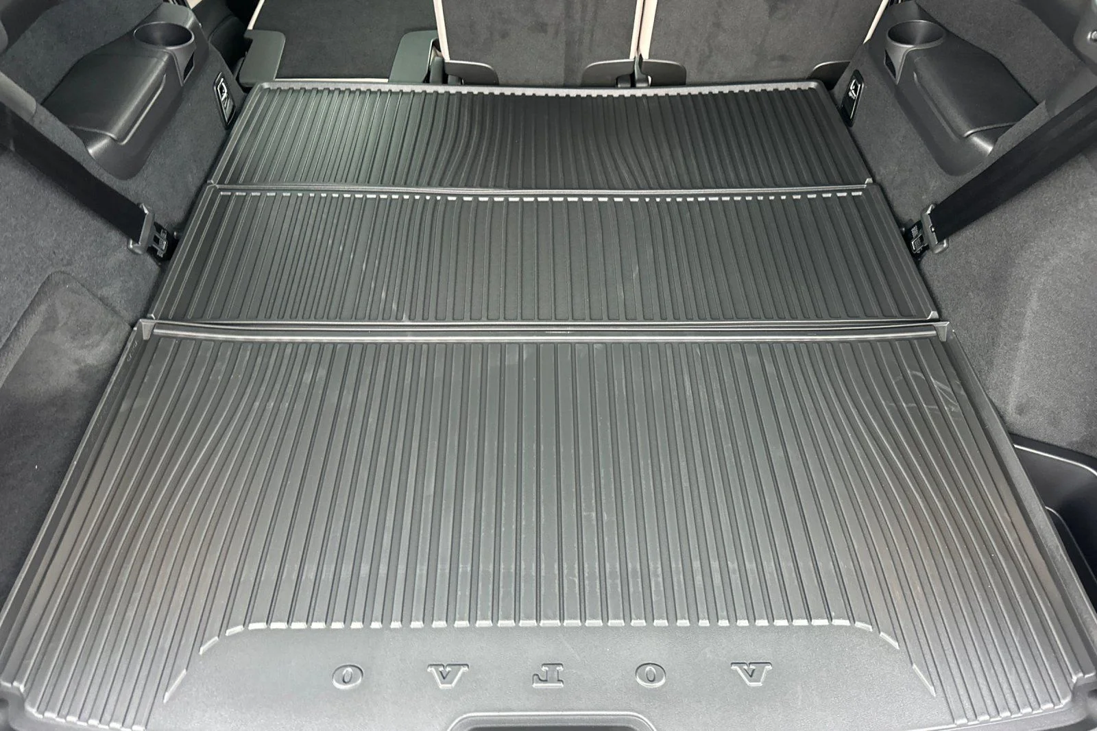 2026 Volvo XC90 Plus - Photo 14