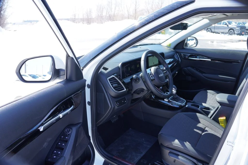 New 2026 Snow White Pearl Kia S image 10