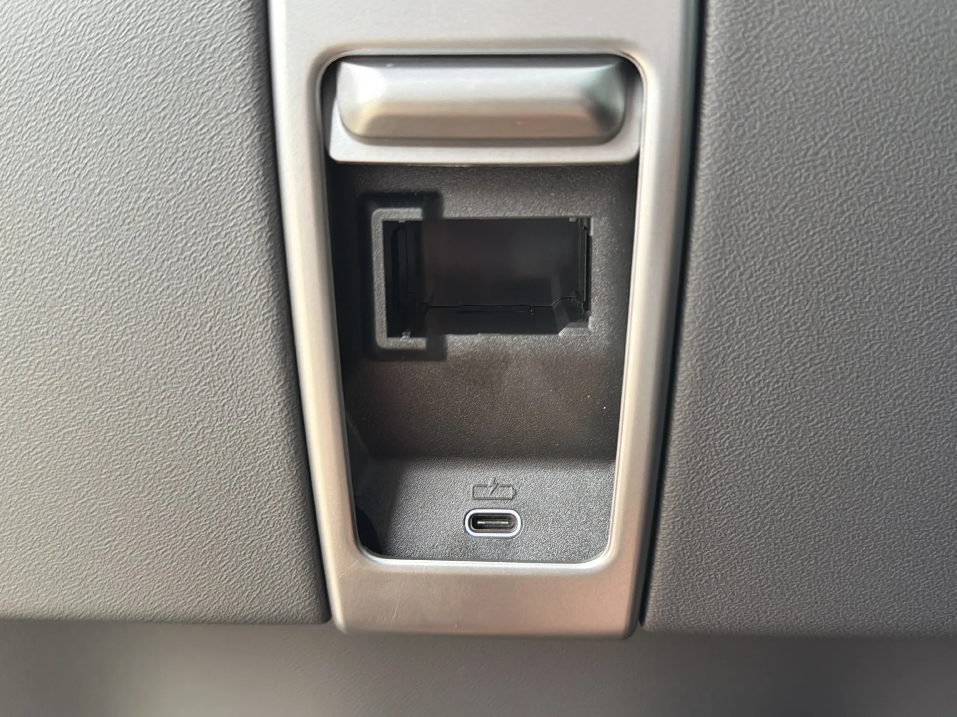 New 2027 Mineral White Metallic BMW  image 19