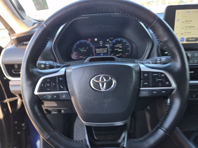 Used 2025  Toyota Platinum image 22