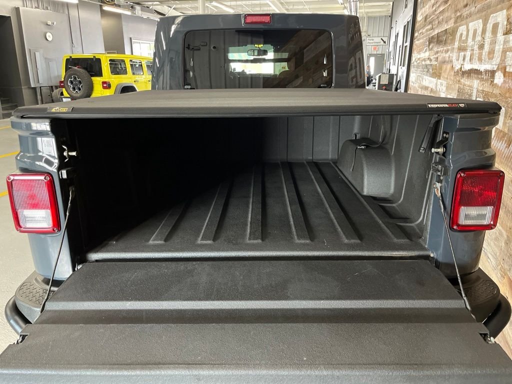 Used 2017 Rhino Clearcoat Jeep Unlimited Rubicon image 29