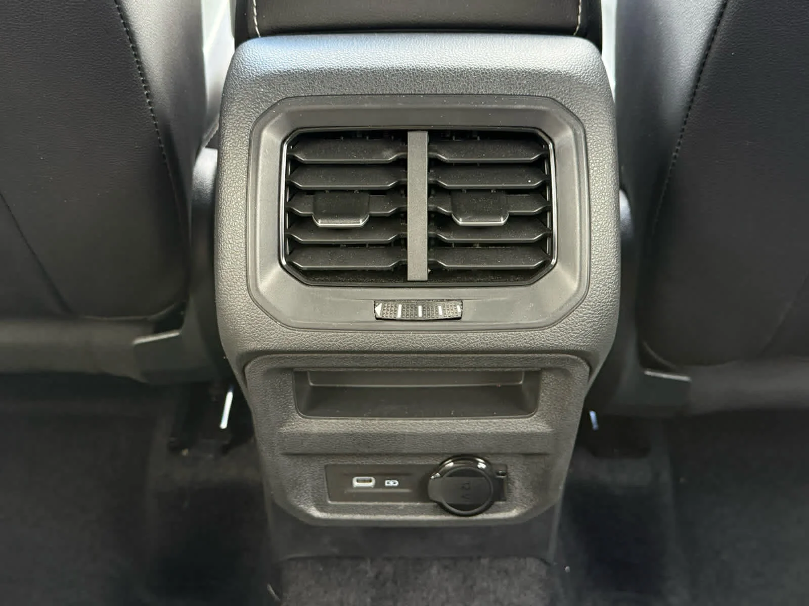 Used 2024 Deep Black Pearl Volkswagen SEL R-Line image 31