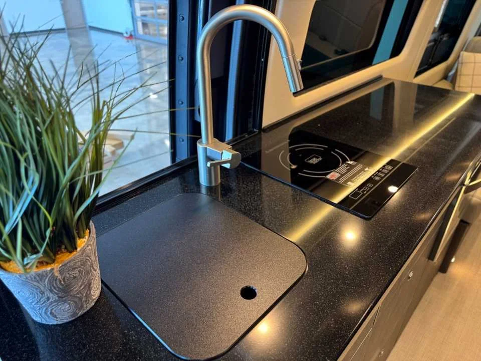 New 2025 Tenorite Gray Metallic AIRSTREAM  image 19