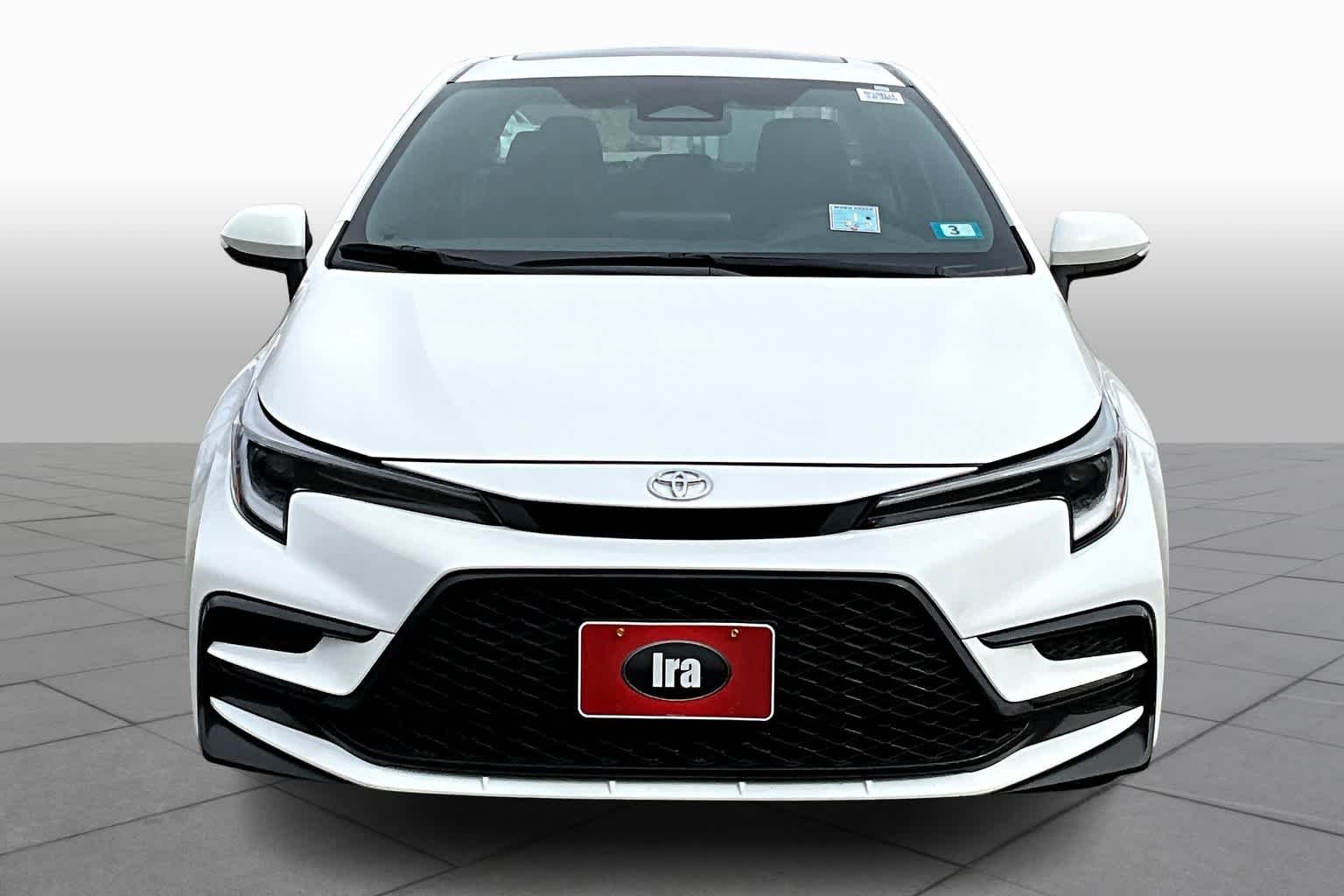 Used 2024 Ice Cap Toyota SE image 3