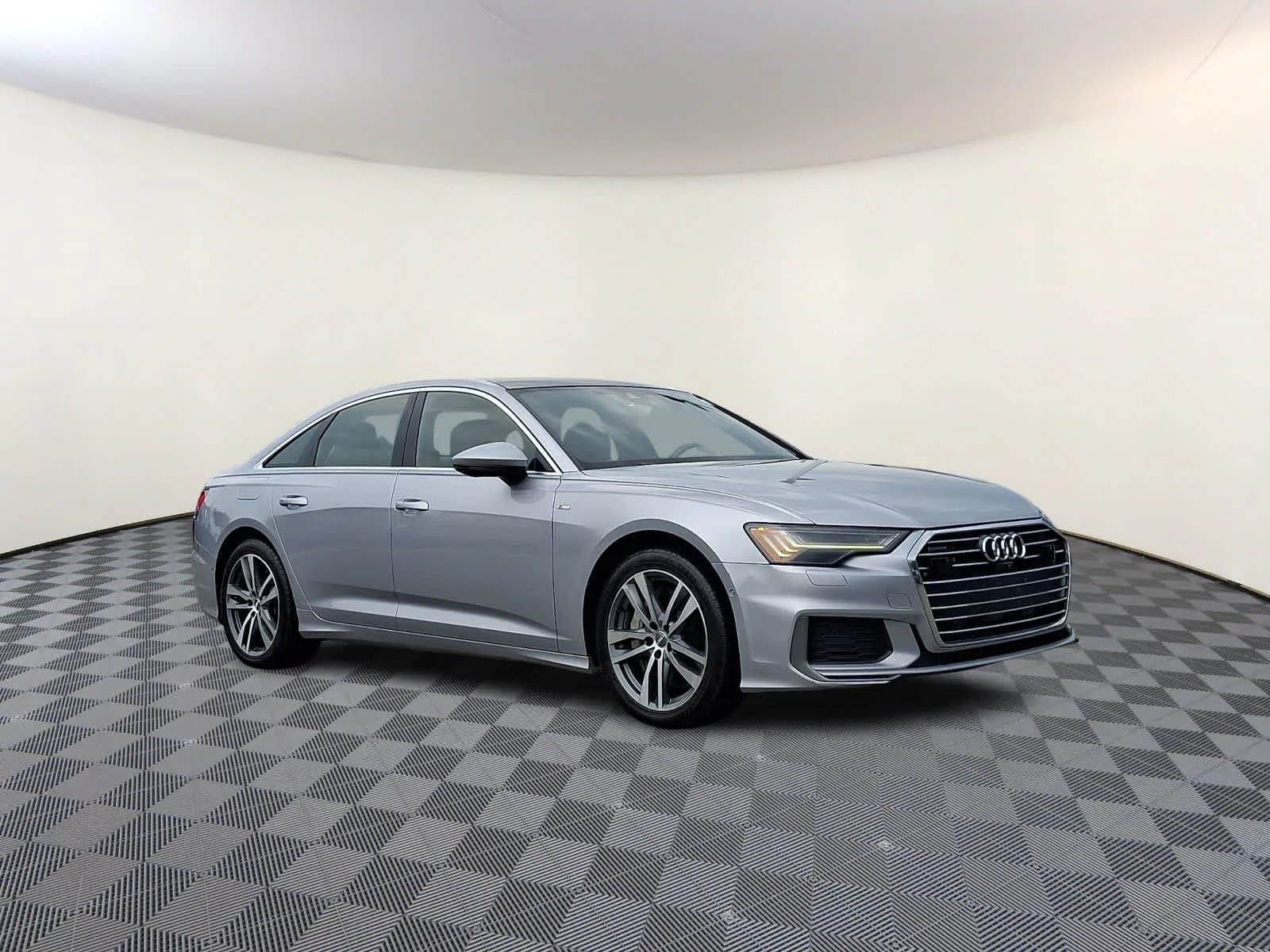 Used 2019 Silver Audi Prestige image 4