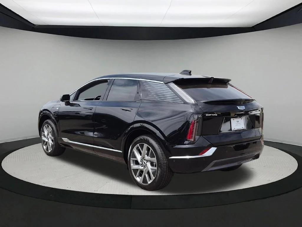 2027 Cadillac OPTIQ Luxury - Photo 3