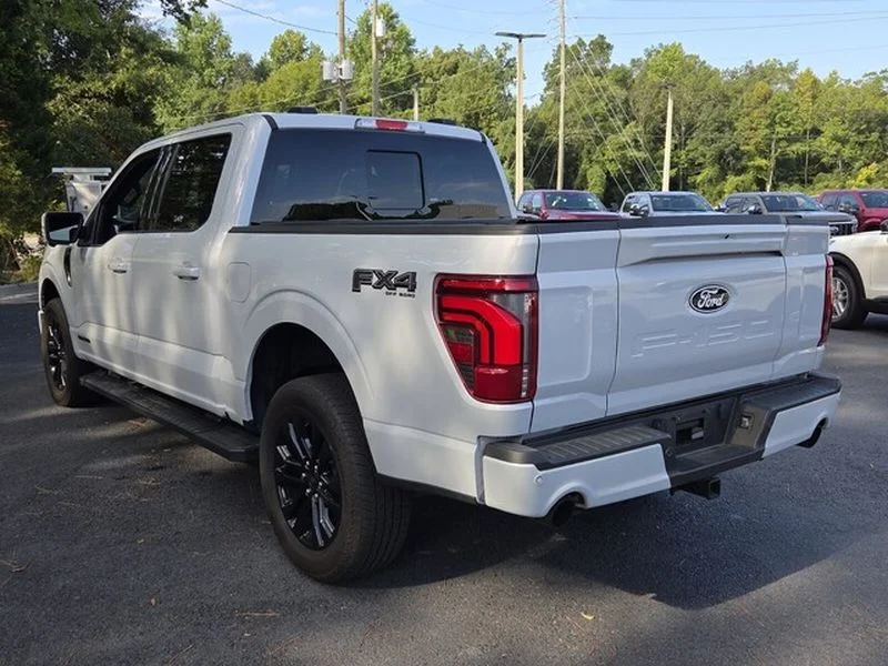 Used 2025 Space White Metallic Ford LARIAT image 12