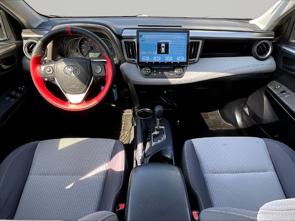 Used 2013 Green Toyota XLE image 9