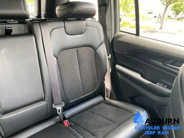 Used 2025 White Jeep Altitude image 22