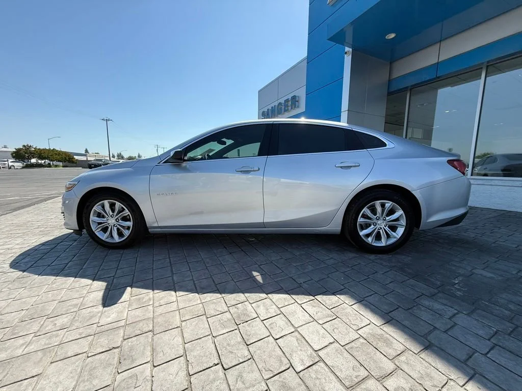 Used 2021 SILVER ICE METALLIC Chevrolet LT image 4
