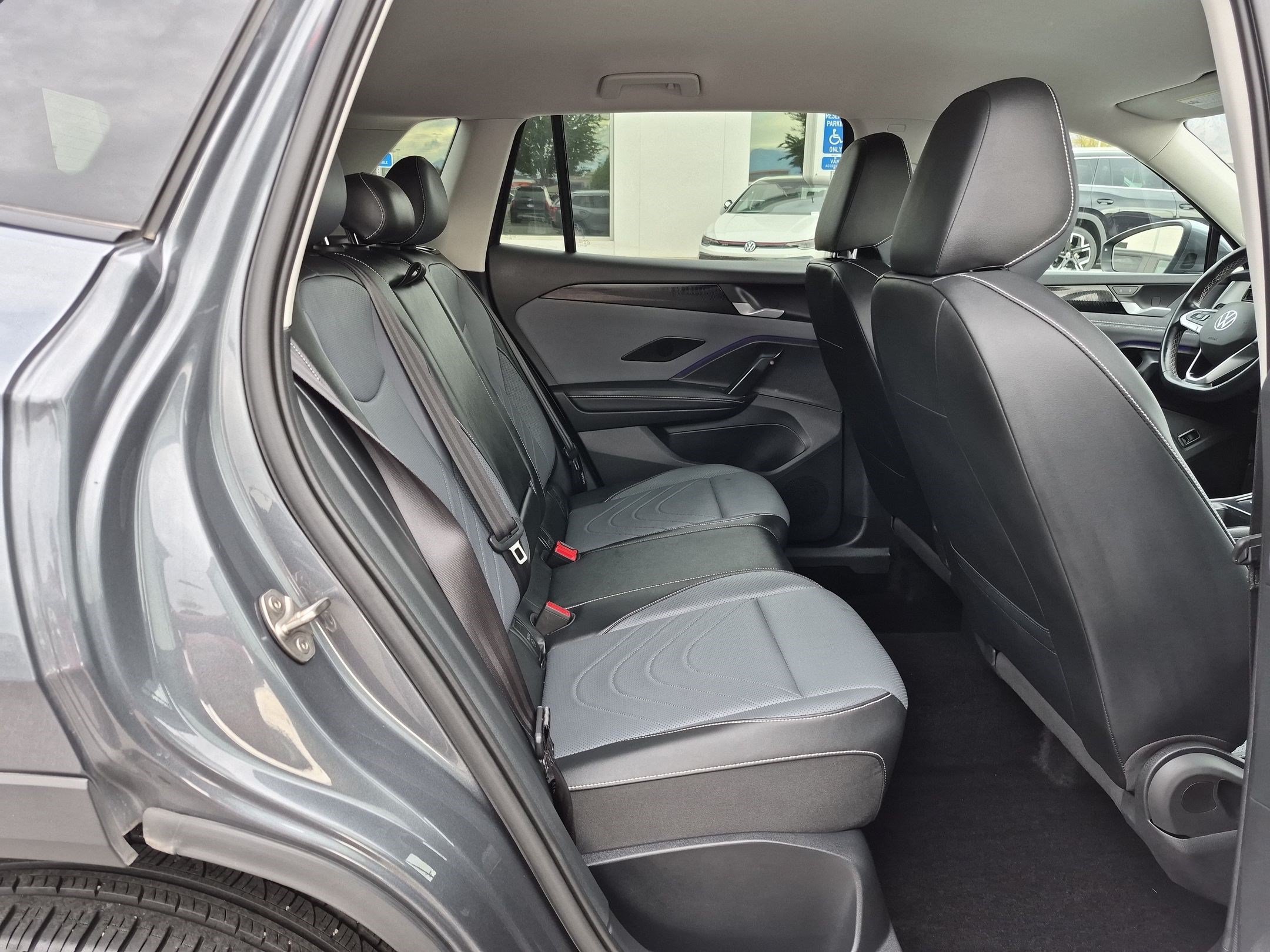 Used 2025 Platinum Gray Metallic Volkswagen SE image 30