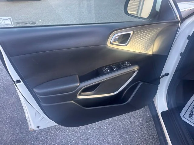 Used 2022 White Kia LX image 17