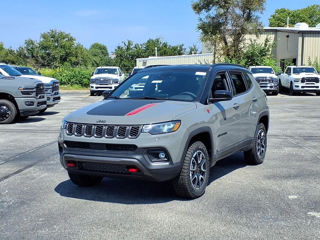 New 2026 Sting-Gray Clear-Coat Exterior Paint Jeep Trailhawk image 2