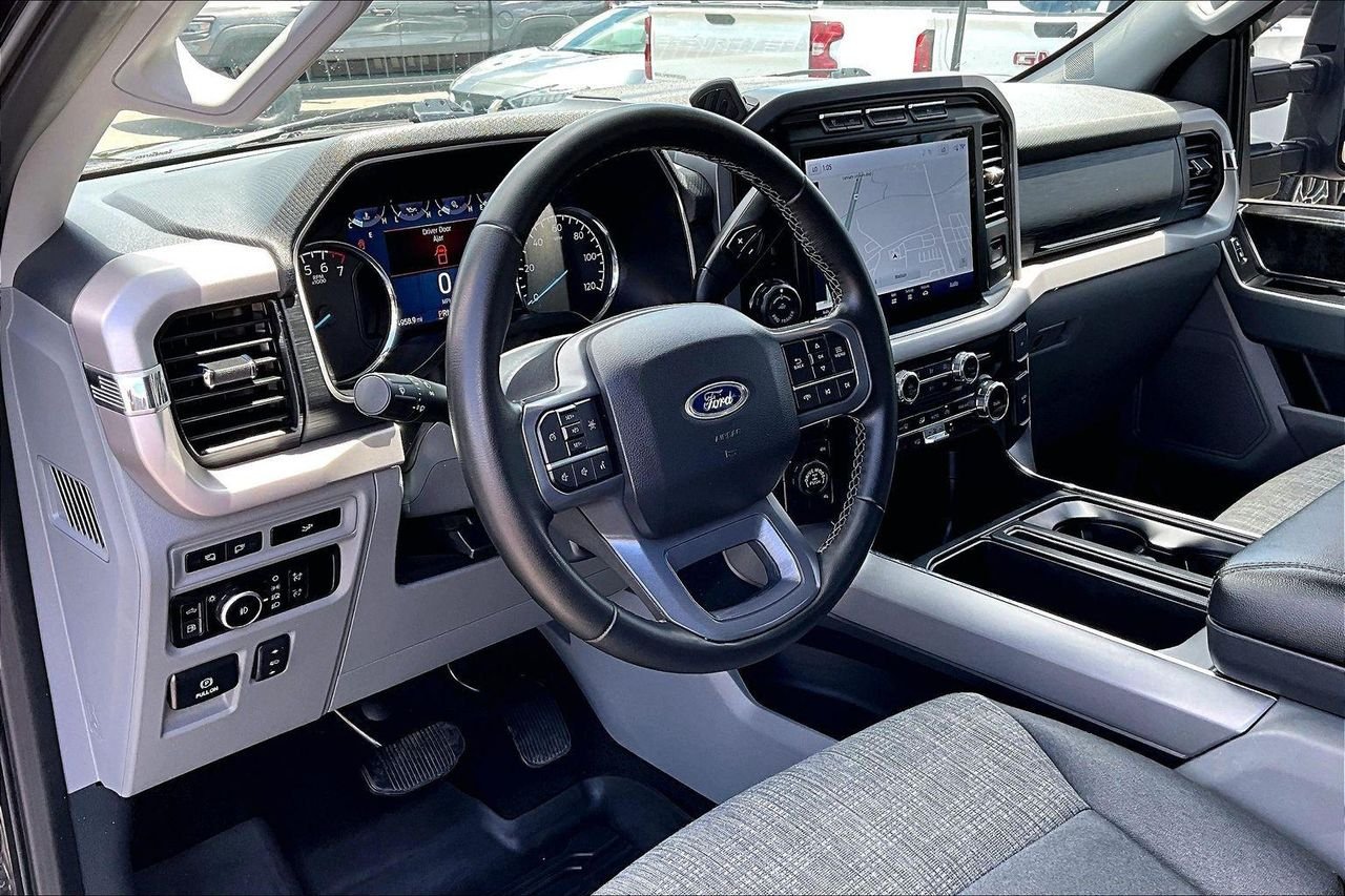 Used 2023 Agate Black Metallic Ford XLT image 19