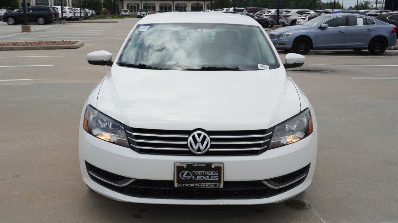 Used 2014 White Volkswagen S image 2