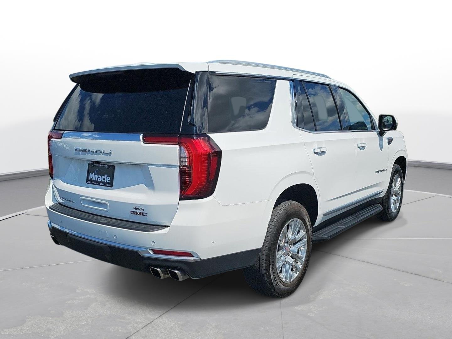 Used 2025 Summit White GMC Denali image 5