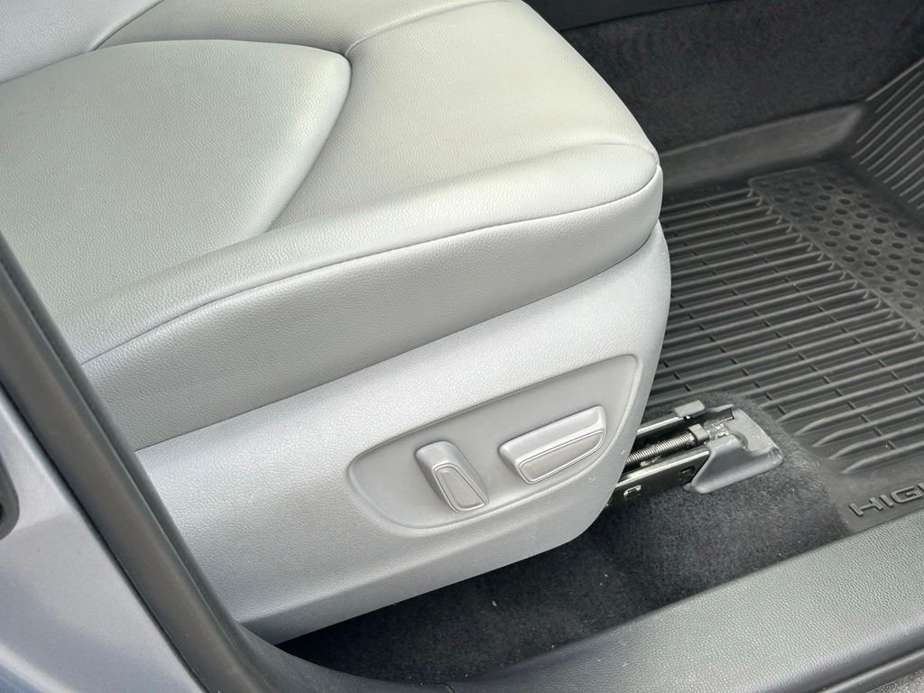 Used 2022 Moon Dust Toyota XLE image 40