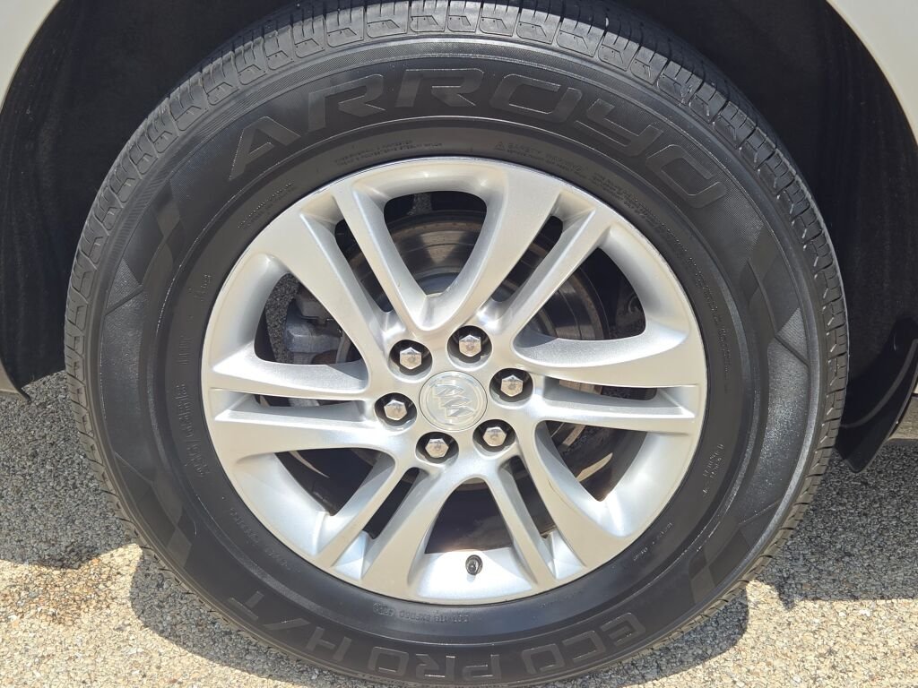 Used 2018 Silver Buick Essence image 10