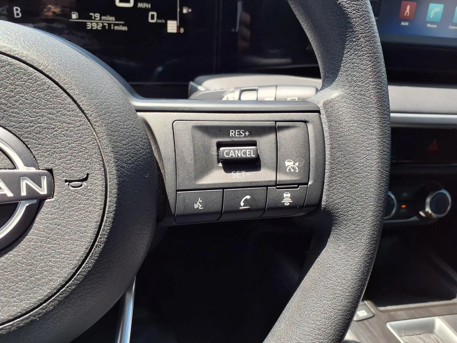 Used 2025 White Nissan S image 22