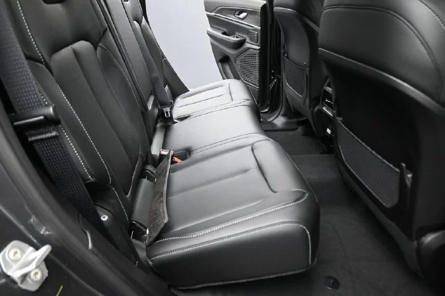 New 2026 Baltic Gray Metallic Clear-Coat Exterior Paint Jeep Limited image 23