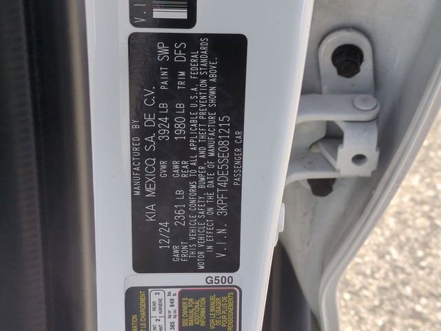 Used 2025 White Kia LXS image 36