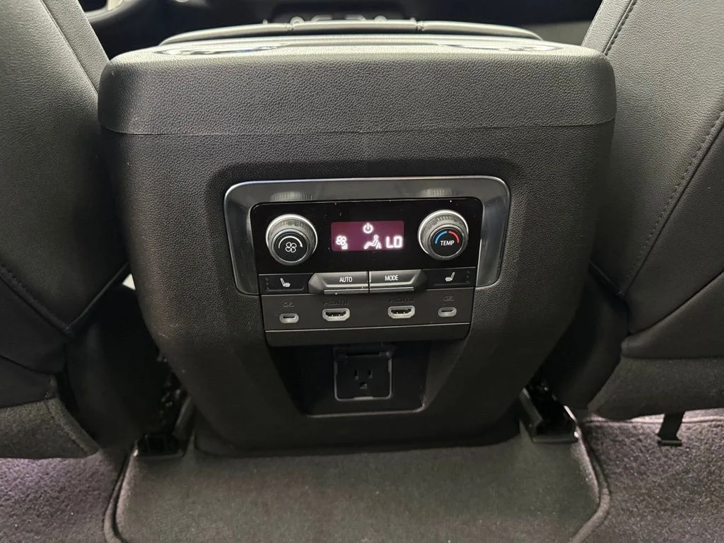 Used 2023 Gray Chevrolet Z71 image 33