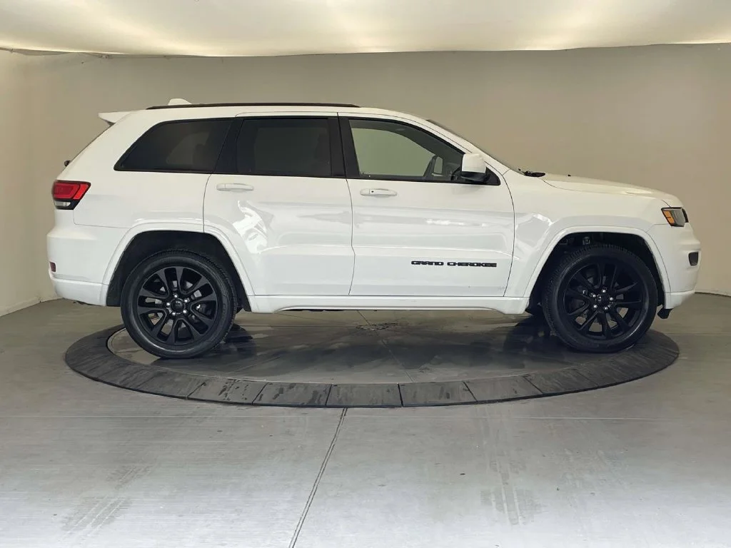 Used 2018 White Jeep Altitude image 6