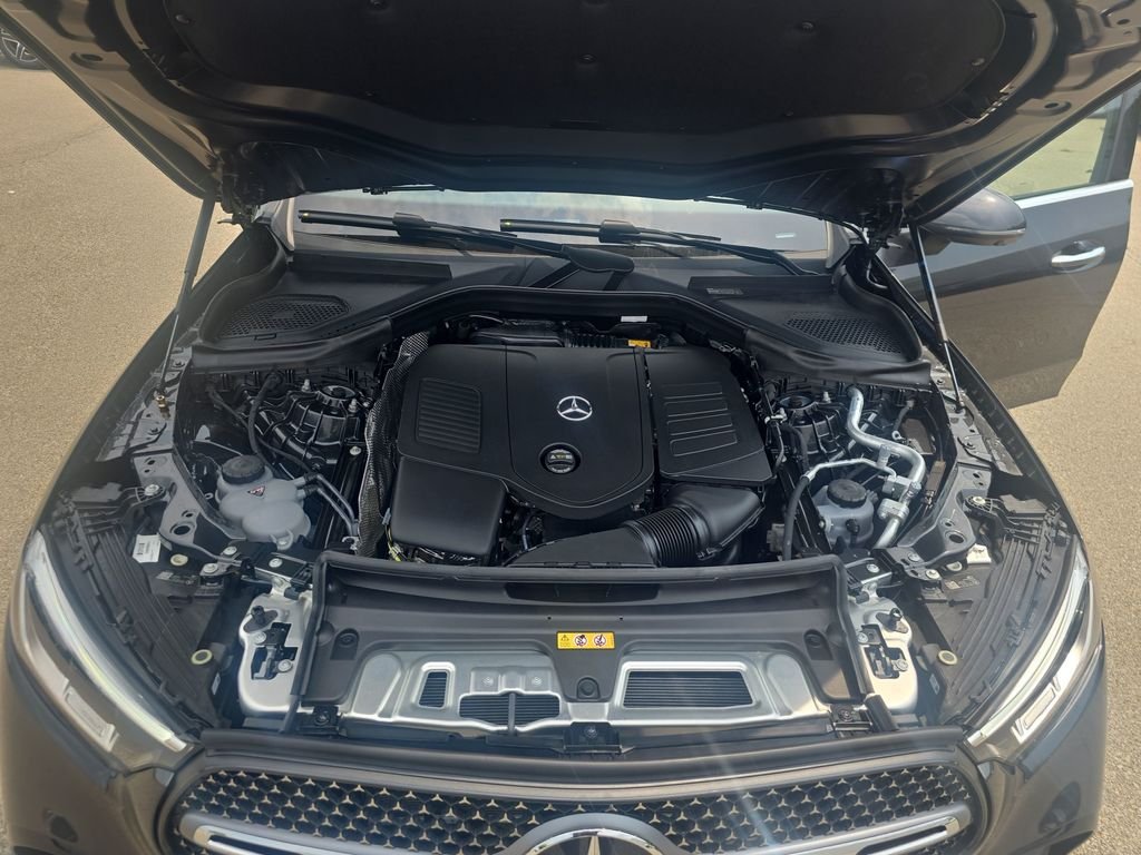 New 2026 Graphite Grey Metallic Mercedes-Benz GLC 300 image 28