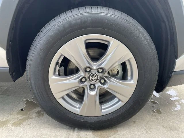 2024 Toyota RAV4 XLE - Photo 41