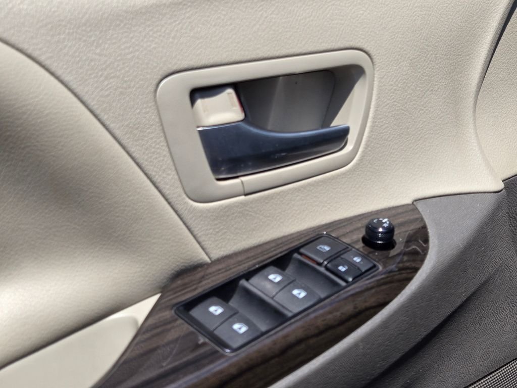 Used 2015 Black Toyota XLE image 20