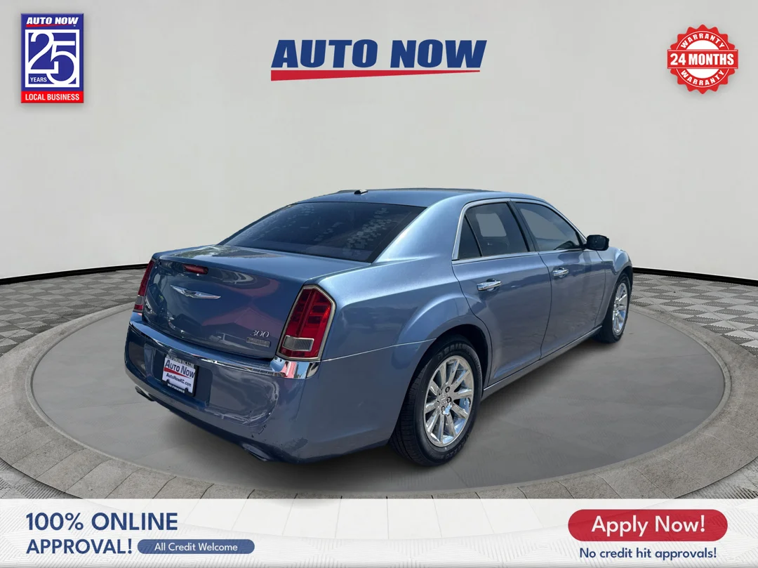 Used 2011 Sapphire Crystal Met Chrysler Limited image 5