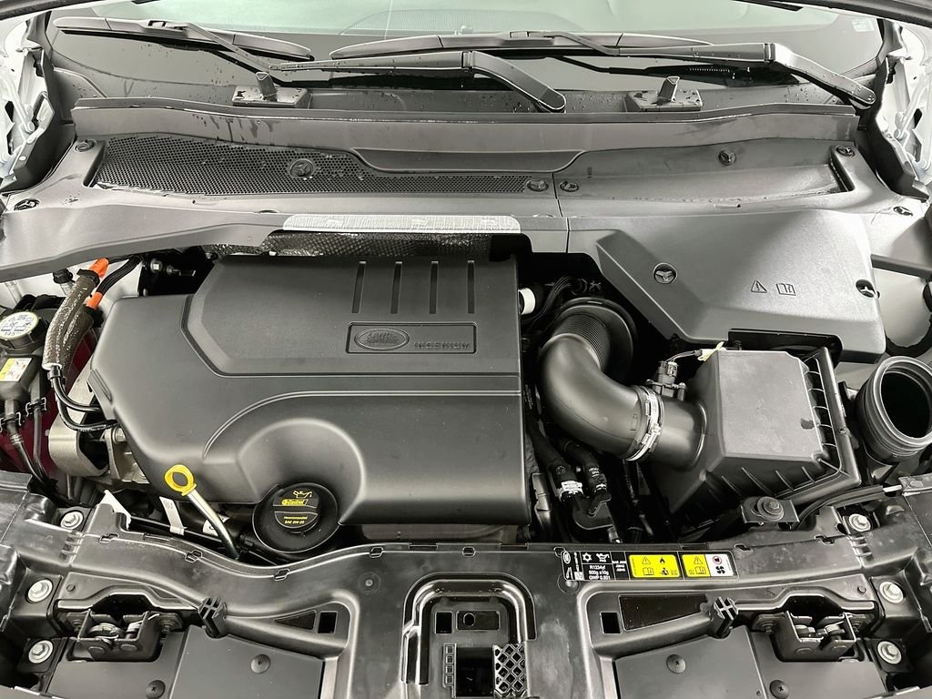 Used 2025  Land Rover SE image 28