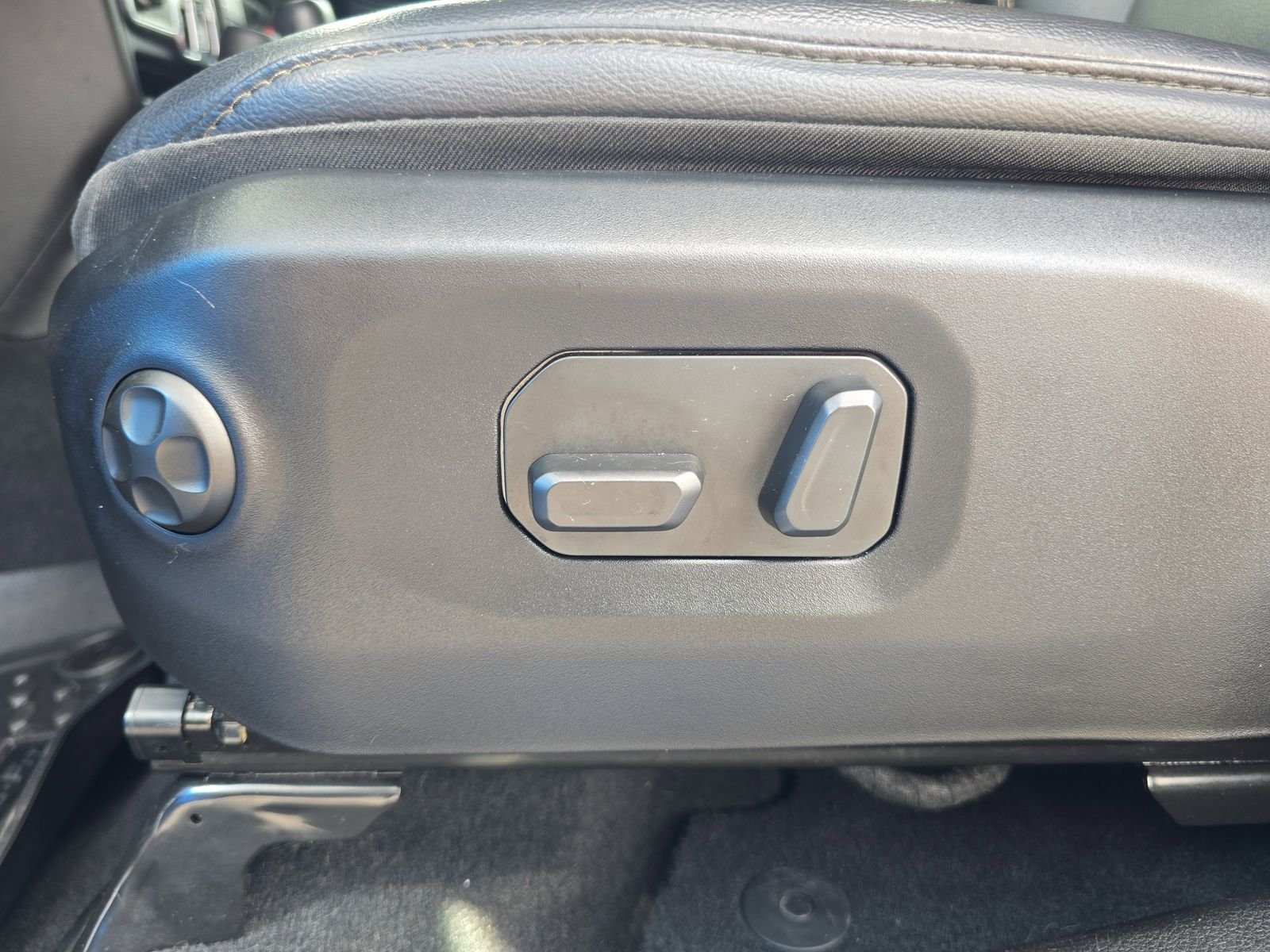 Used 2024 Blue Jeep Sahara image 15