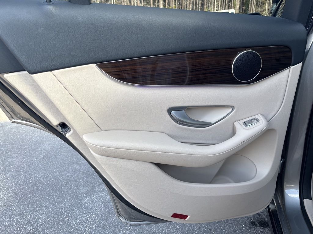 Used 2022 Mojave Silver Metallic Mercedes-Benz GLC 300 image 20