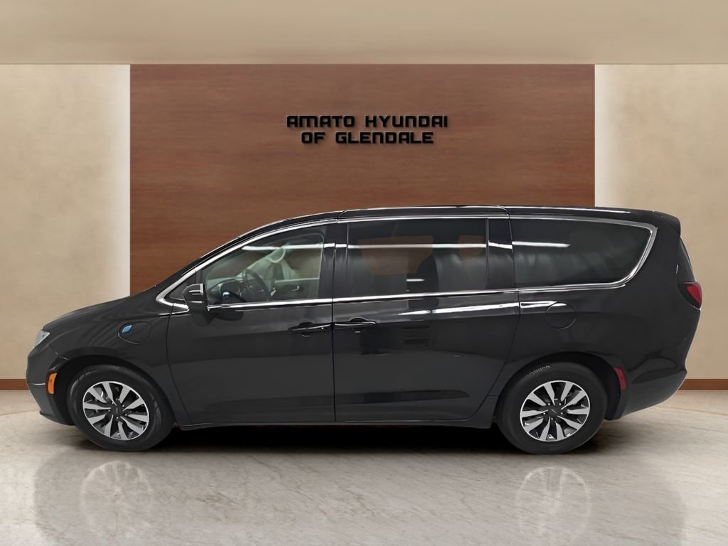 Used 2023 Black Chrysler Touring L image 3