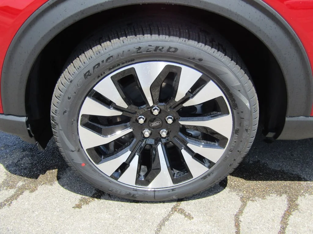 New 2026 Rapid Red Metallic Tinted Clearcoat Ford Platinum™ image 10