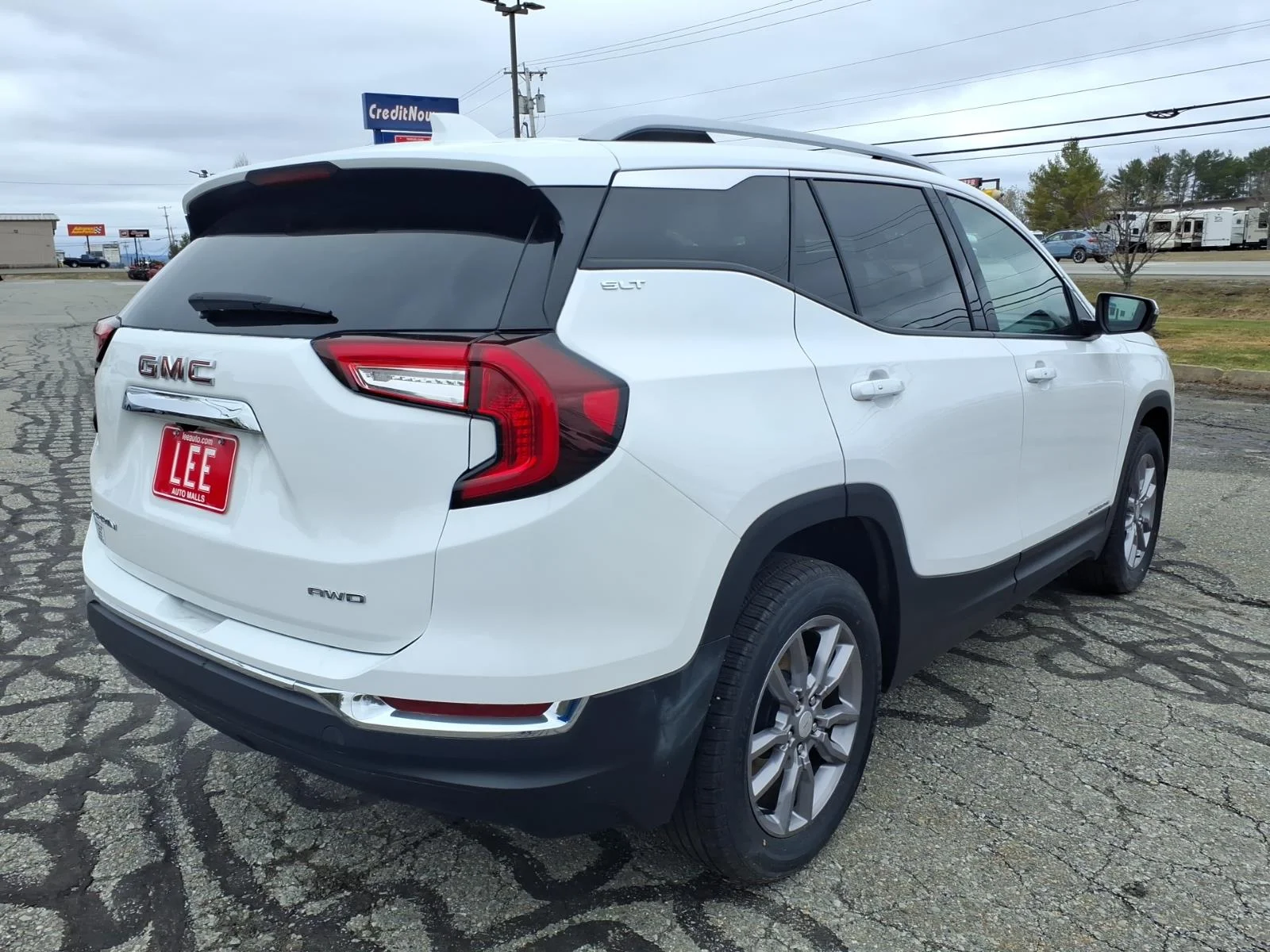 Used 2024 Summit White GMC SLT image 5