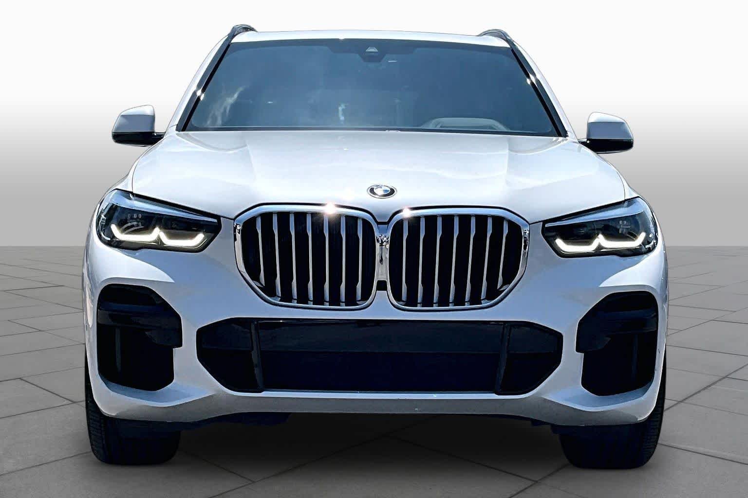 Used 2022 Mineral White Metallic BMW sDrive40i image 4
