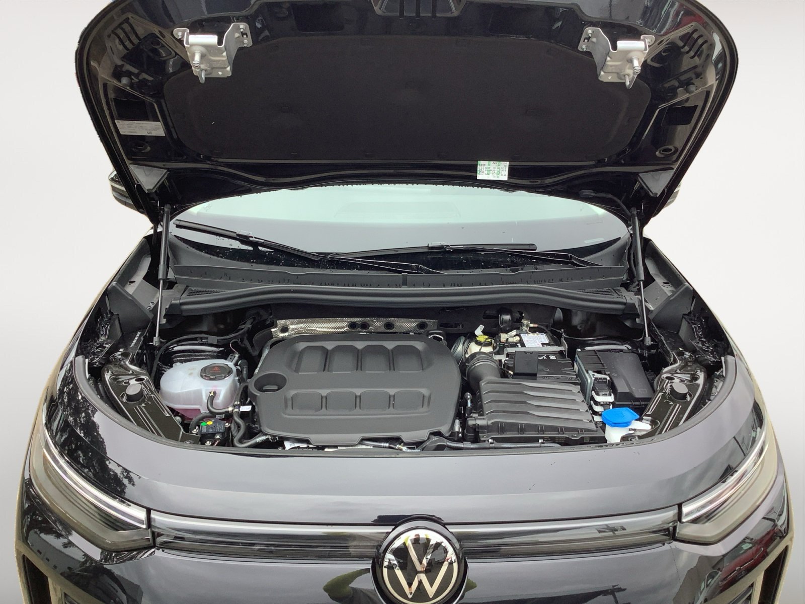 New 2026 DEEP BLACK PEAR Volkswagen SE image 11