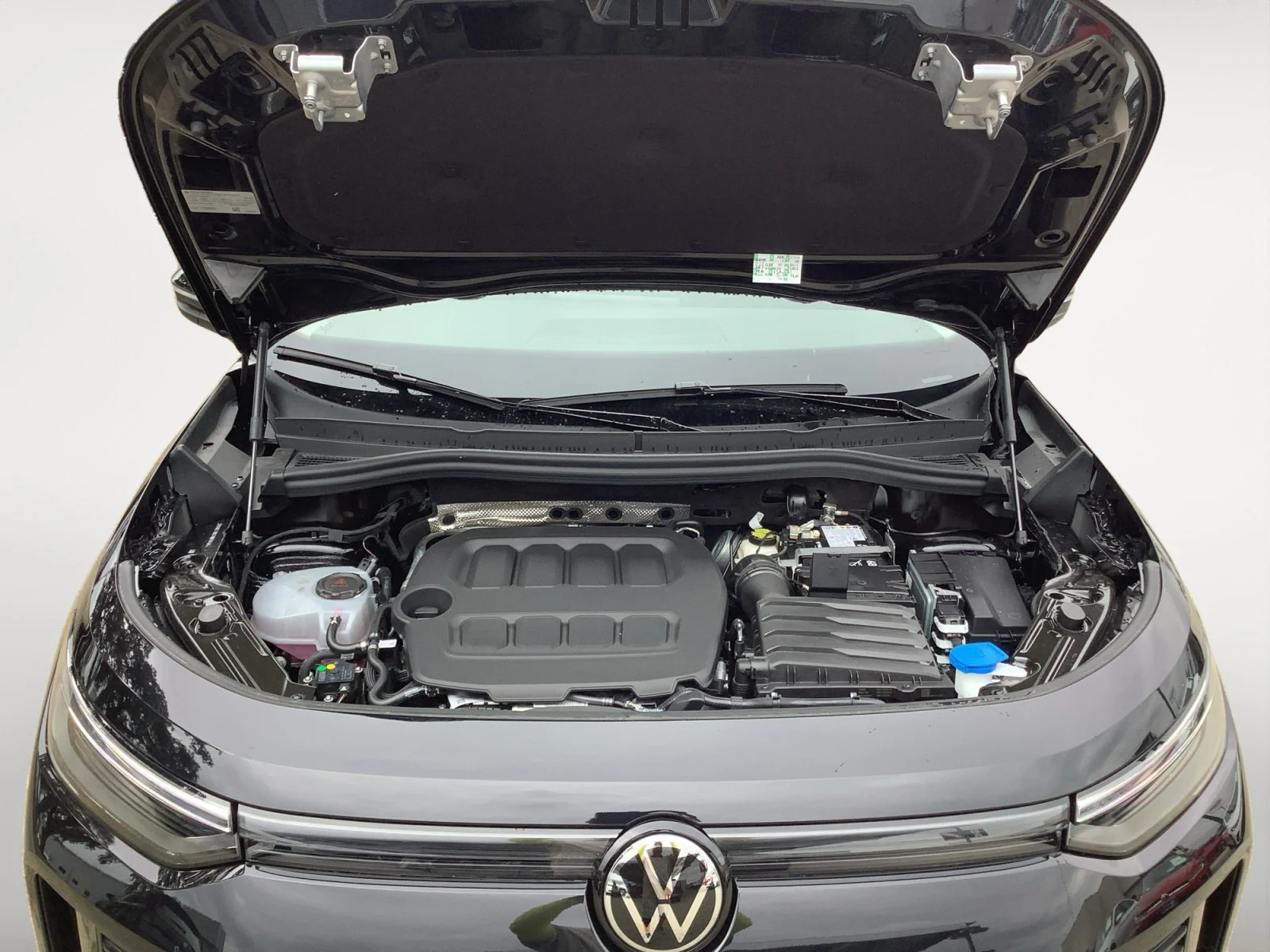 New 2026 DEEP BLACK PEAR Volkswagen SE image 11