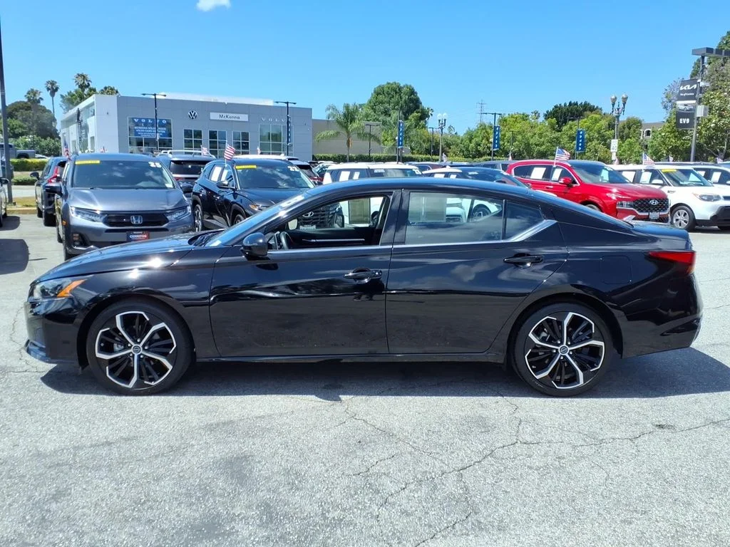 Used 2023 Black Nissan 2.5 SR image 9