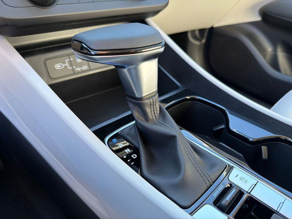 New 2026 Black Hyundai SE FWD image 30