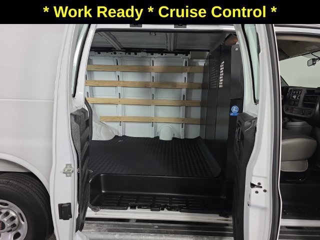 Used 2025 Summit White GMC Work Van image 27