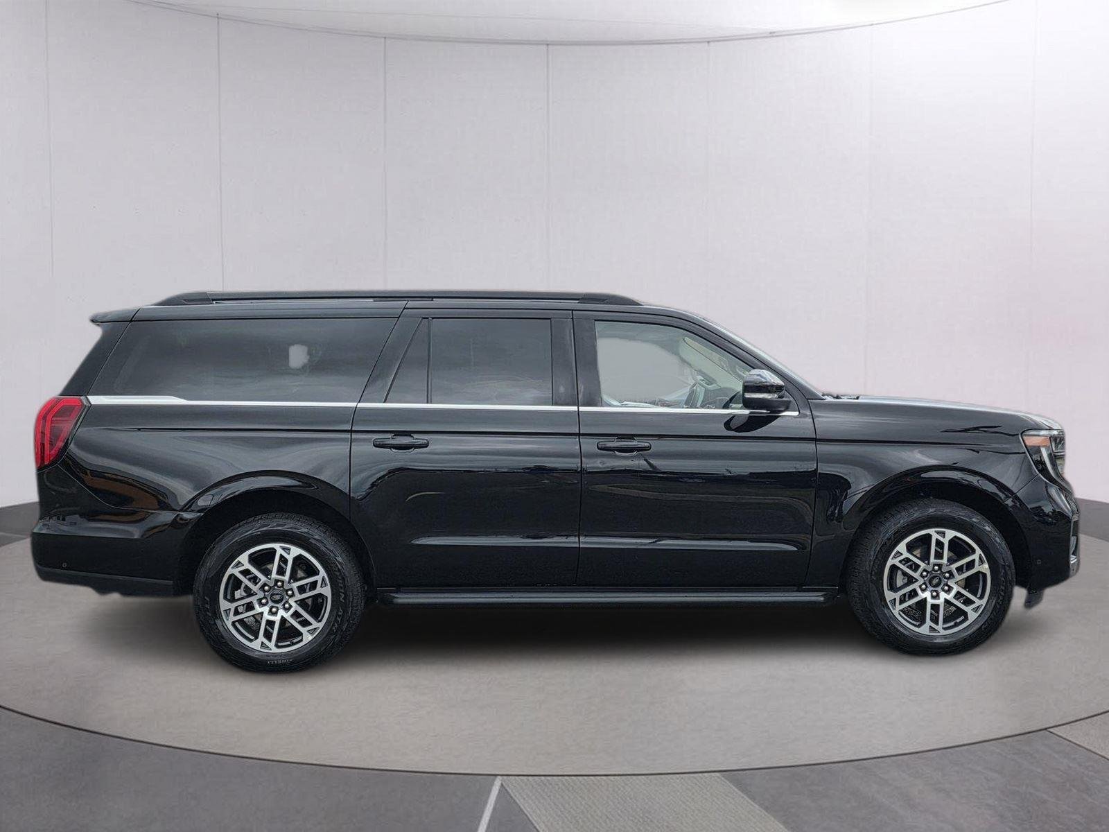 Used 2025 Agate Black Ford Active image 4
