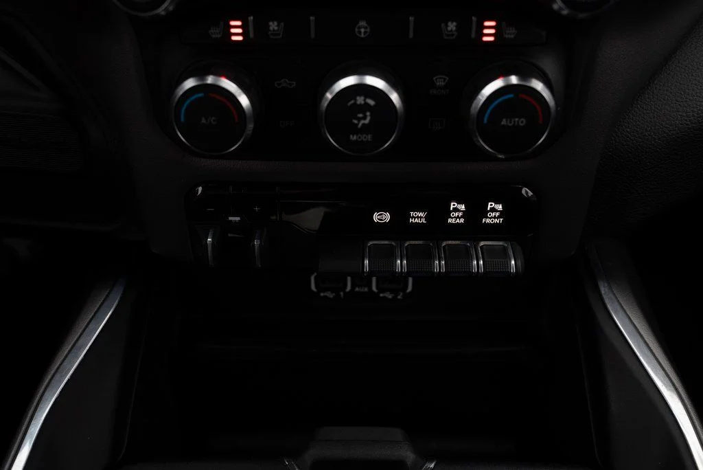Used 2020 Black Ram Laramie image 18