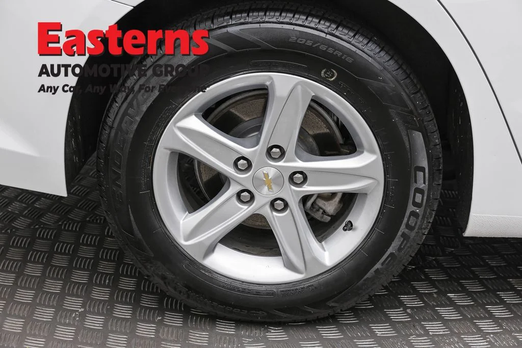 Used 2024 White Chevrolet LT image 30