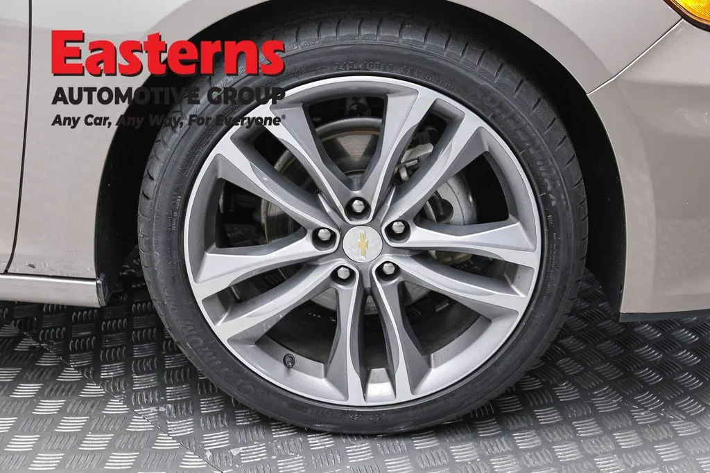 Used 2024 Gray Chevrolet LT image 33
