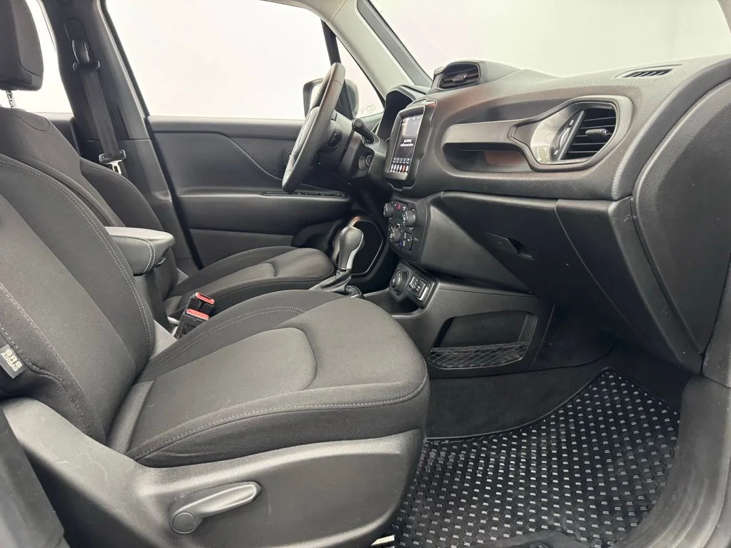 Used 2023 Graphite Gray Jeep Latitude image 33