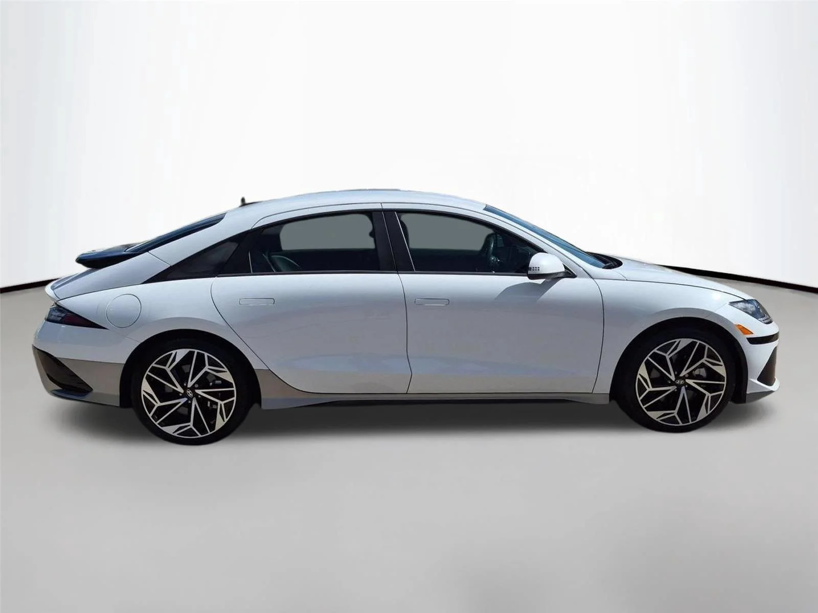 Used 2024 Serenity White Hyundai SEL image 6